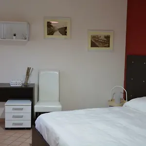 Garibaldi Flat , Aeroporto di Catania Fontana Rossa Italia